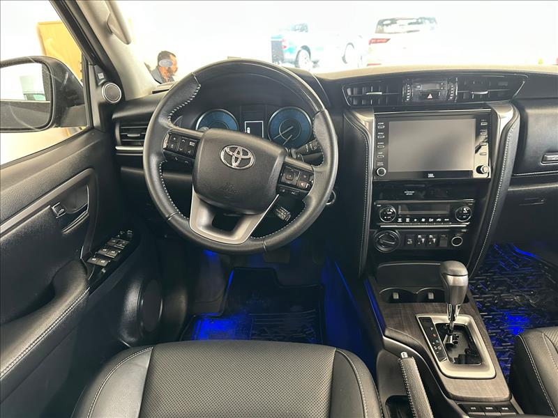  HILUX SW4  2.8 D-4d Turbo SRX 7L 4X4 10