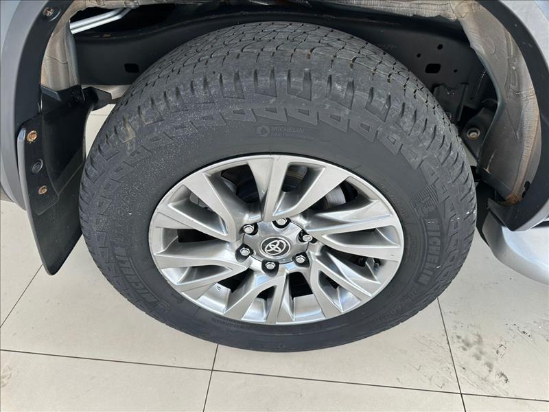  HILUX SW4  2.8 D-4d Turbo SRX 7L 4X4 14