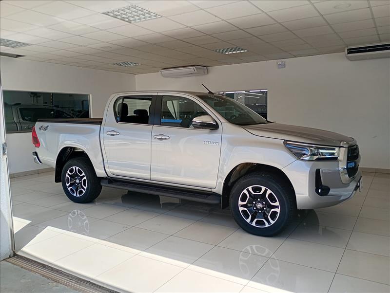  HILUX  2.8 D-4d Turbo CD SRX 4X4 2