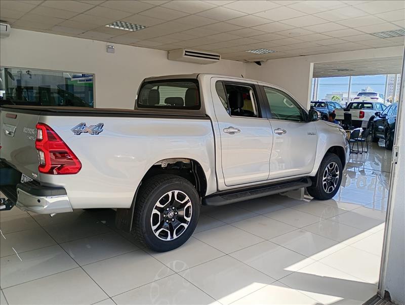  HILUX  2.8 D-4d Turbo CD SRX 4X4 3
