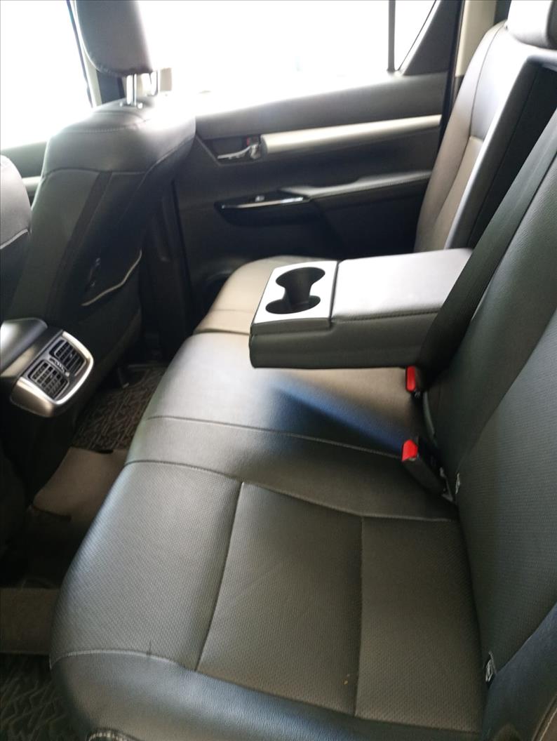  HILUX  2.8 D-4d Turbo CD SRX 4X4 7