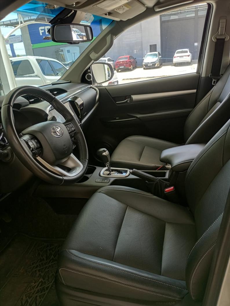  HILUX  2.8 D-4d Turbo CD SRX 4X4 9