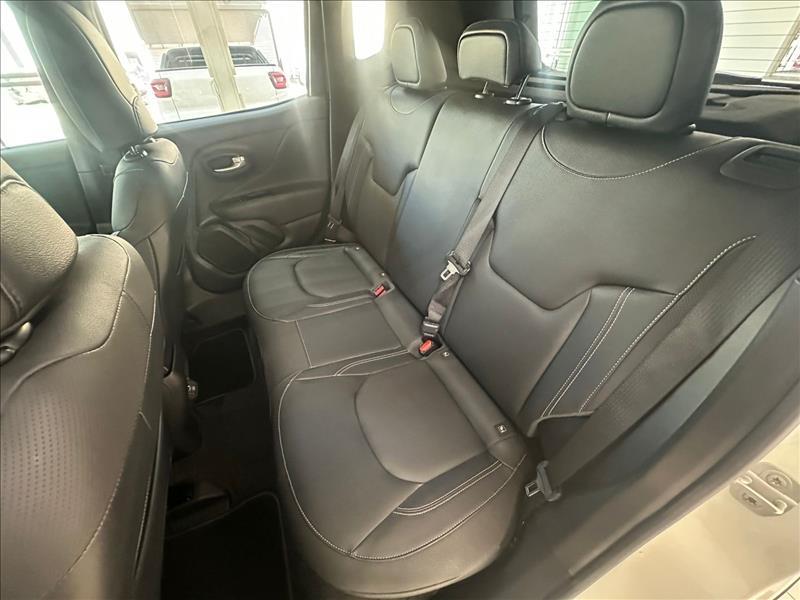  RENEGADE  1.3 T270 Turbo Longitude 8