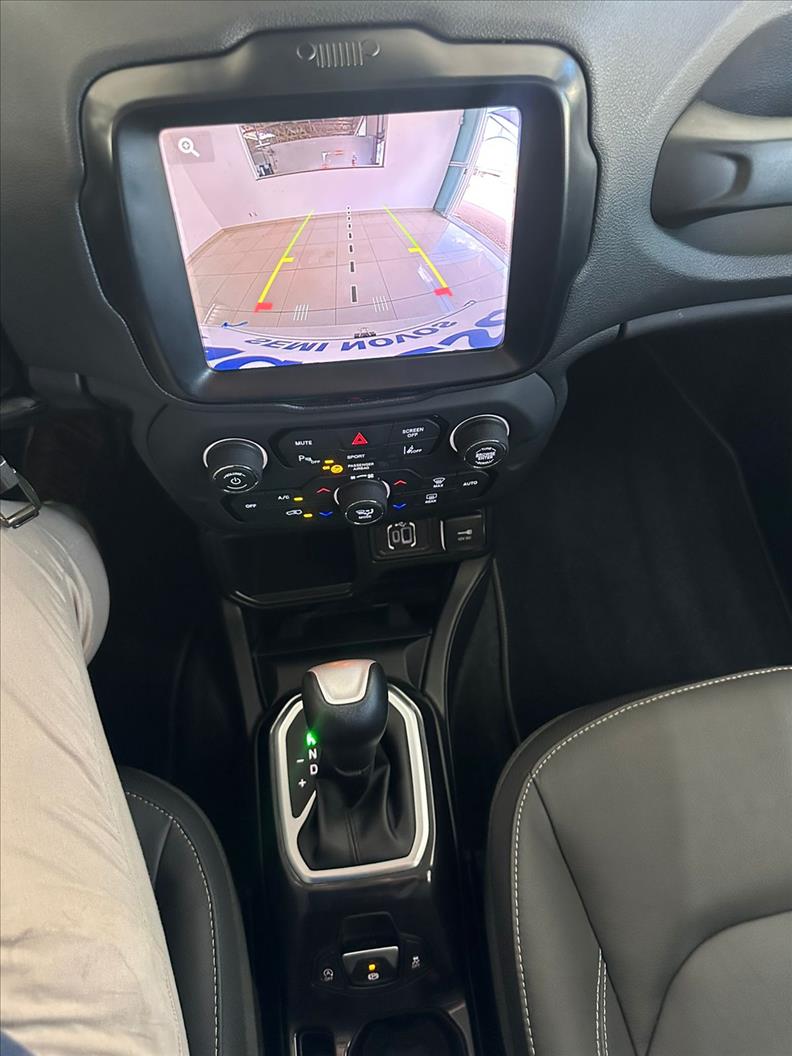  RENEGADE  1.3 T270 Turbo Longitude 12