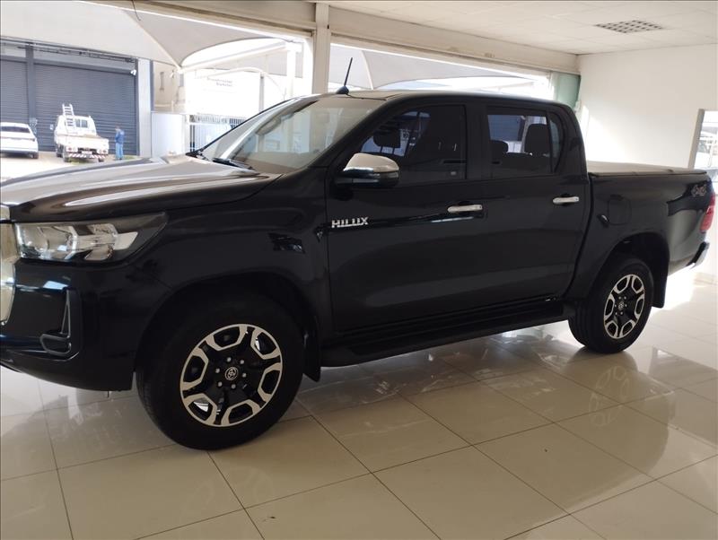  HILUX  2.8 D-4d Turbo CD SRV 4X4 1