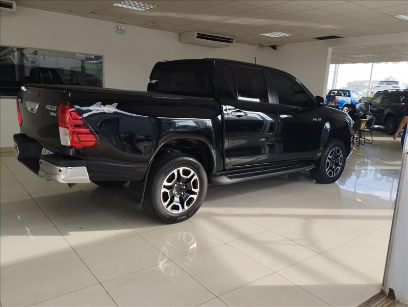  HILUX  2.8 D-4d Turbo CD SRV 4X4 8