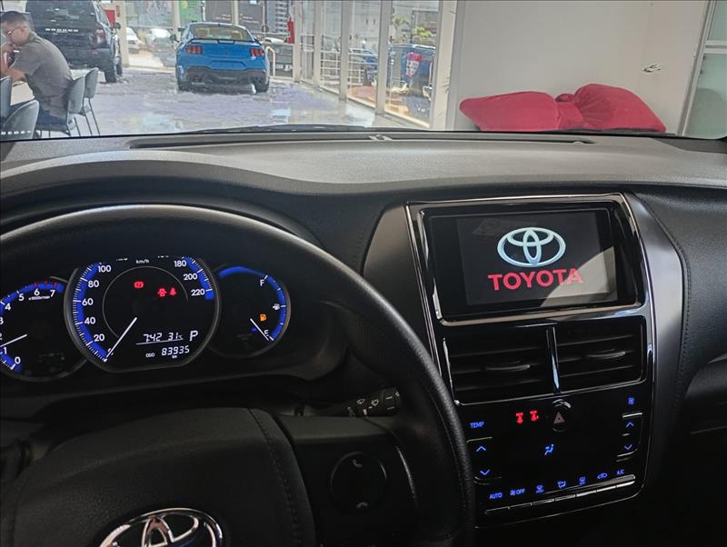  YARIS  1.5 16V XL 9
