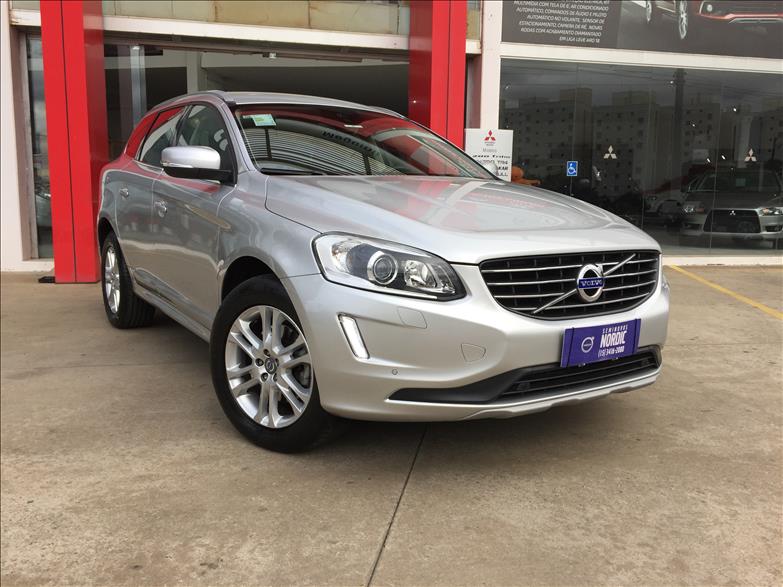 VOLVO XC60 2.0 T5 Momentum