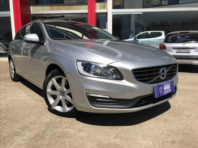 VOLVO V60 2.0 T4 Momentum