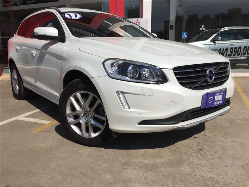 VOLVO XC60 2.4 D5 Momentum AWD