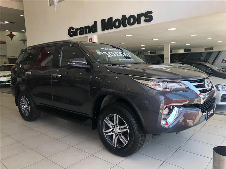 TOYOTA HILUX SW4 2.7 SRV 7 Lugares 4X2 16V