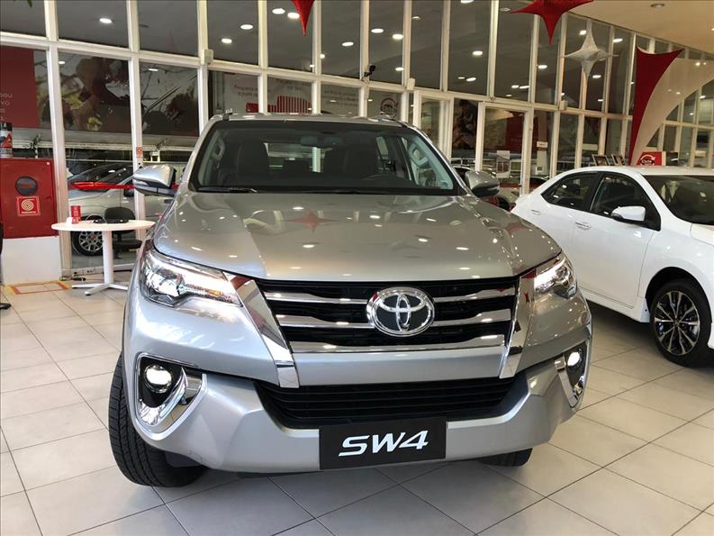 TOYOTA HILUX SW4 2.8 SRX 4X4 7 Lugares 16V Turbo Intercooler