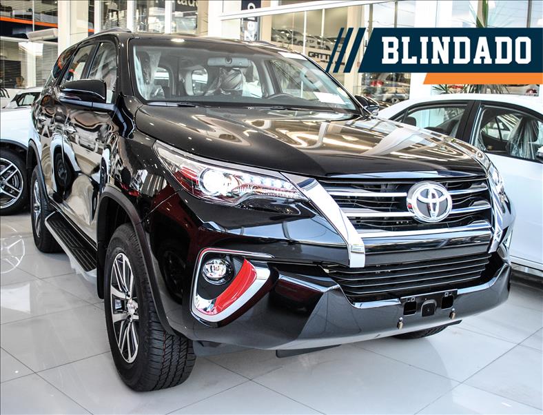 TOYOTA HILUX SW4 2.8 SRX 4X4 7 Lugares 16V Turbo Intercooler