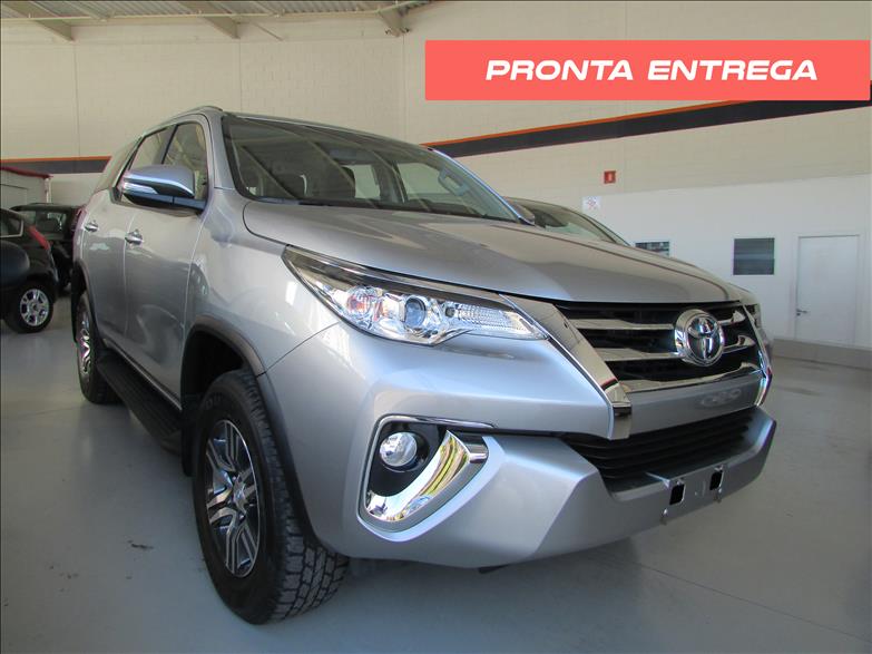 TOYOTA HILUX SW4 2.8 SRX 4X4 7 Lugares 16V Turbo Intercooler