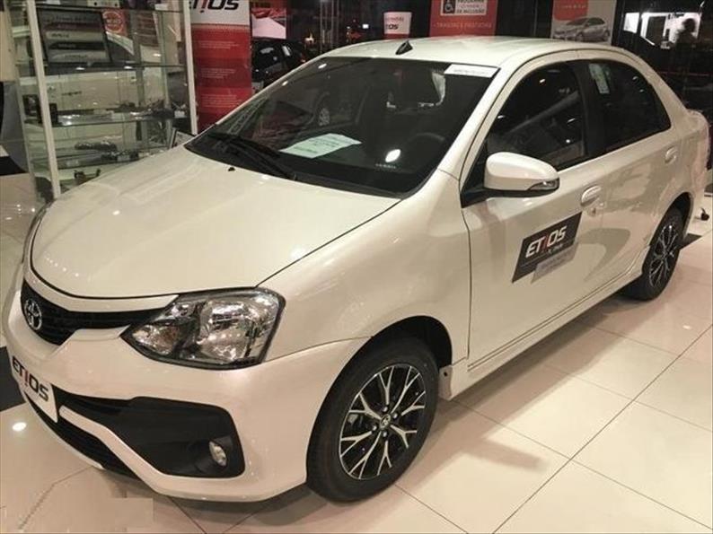TOYOTA ETIOS 1.5 Platinum Sedan 16V