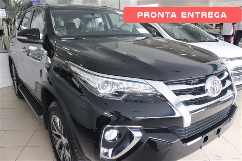 TOYOTA HILUX SW4 2.8 SRX 4X4 7 Lugares 16V Turbo Intercooler