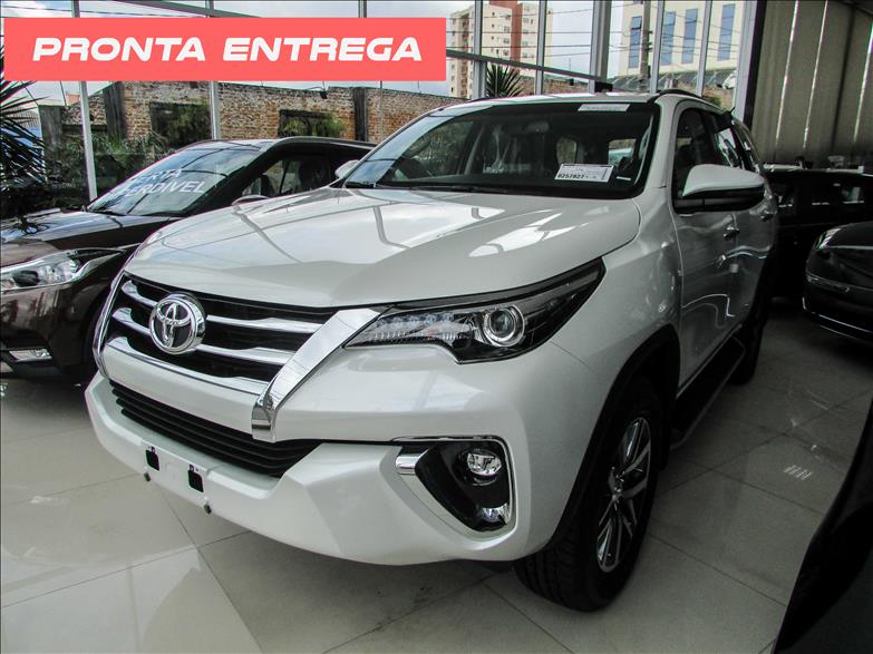 TOYOTA HILUX SW4 2.8 SRX 4X4 7 Lugares 16V Turbo Intercooler