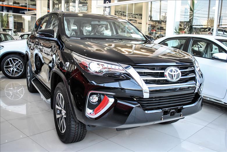 TOYOTA HILUX SW4 2.8 SRX 4X4 7 Lugares 16V Turbo Intercooler