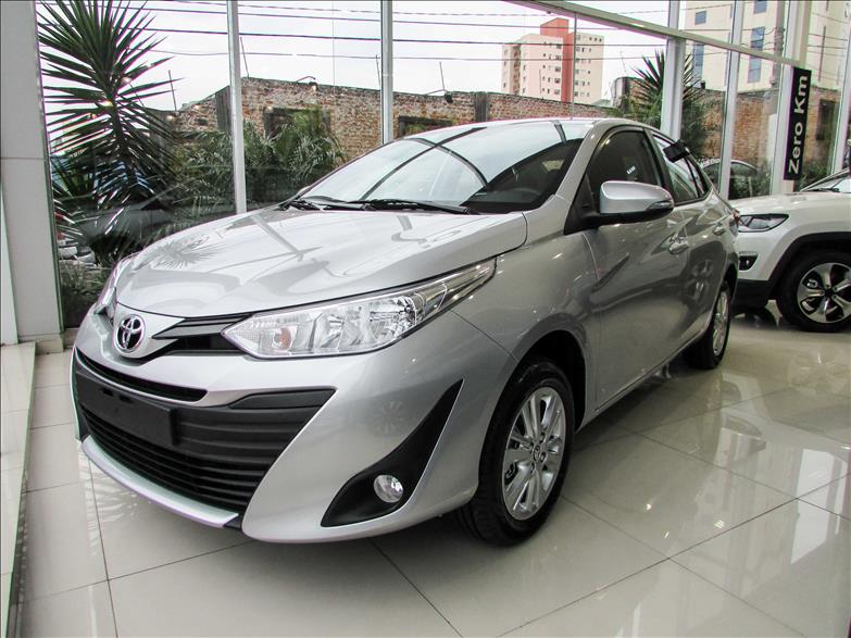 TOYOTA YARIS 1.5 16V Sedan XL