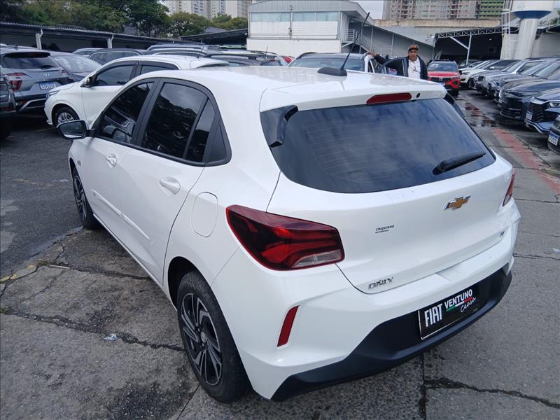  ONIX  1.0 Plus LT 5