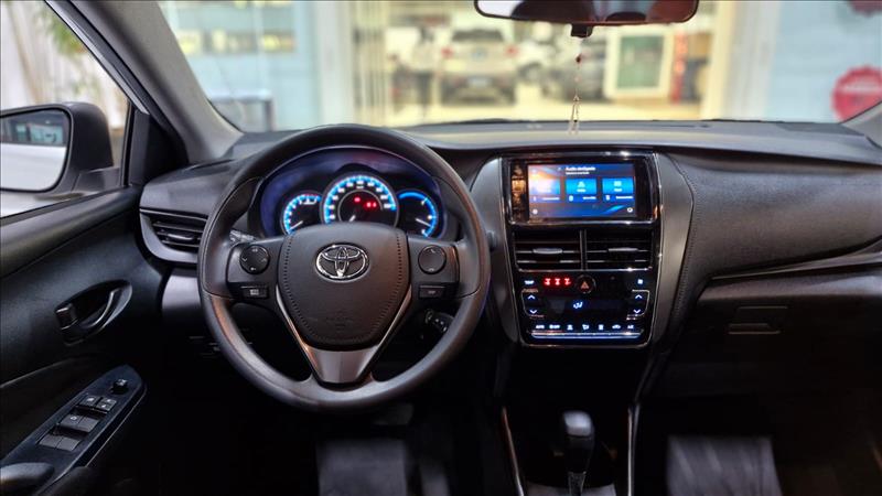  YARIS  1.5 16V Sedan XL 8