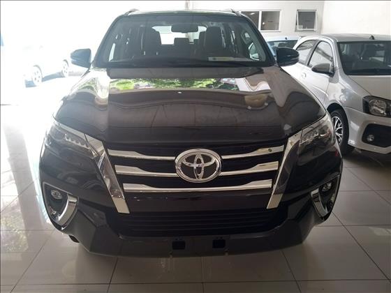 TOYOTA HILUX SW4 2.8 SRX 4X4 7 Lugares 16V Turbo Intercooler