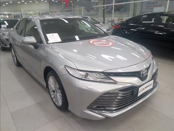 TOYOTA CAMRY 3.5 XLE V6 24V