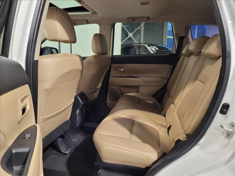Mitsubishi-OUTLANDER-2.2 Mivec Di-d Hpe-s AWD