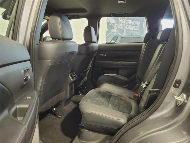 Mitsubishi-OUTLANDER-3.0 Mivec V6 Hpe-s Black Edition AWD