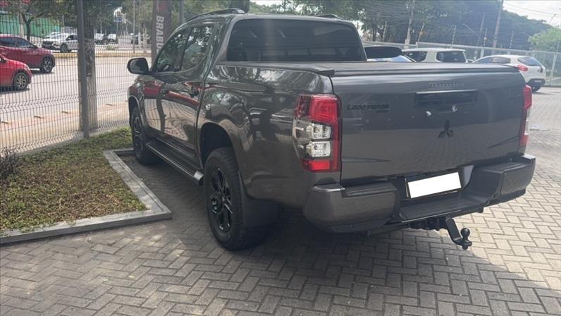 Mitsubishi-L200 TRITON-2.4 16V Turbo Sport Hpe-s CD 4X4