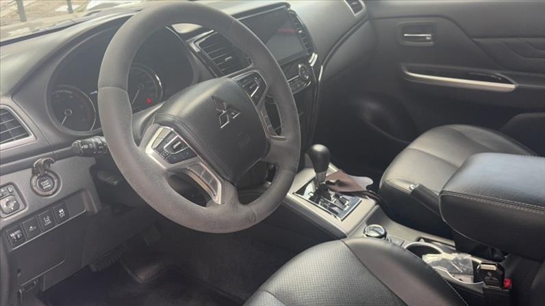 Mitsubishi-L200 TRITON-2.4 16V Turbo Sport Hpe-s CD 4X4
