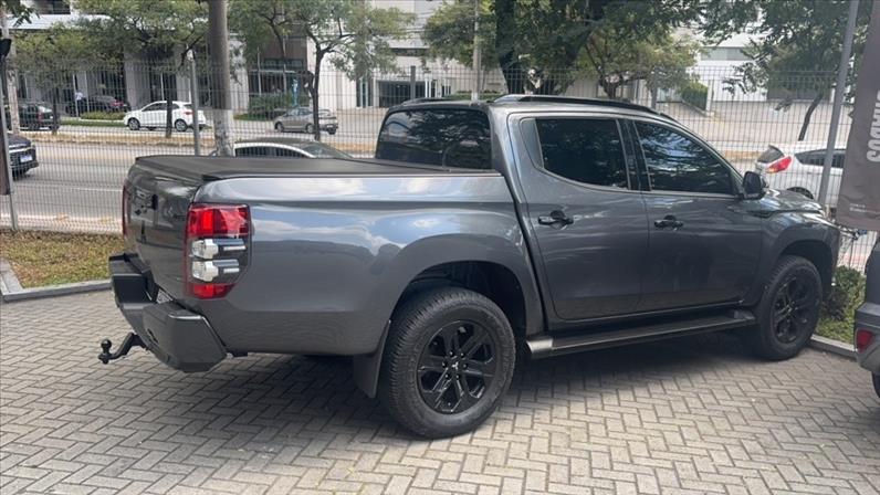 Mitsubishi-L200 TRITON-2.4 16V Turbo Sport Hpe-s CD 4X4