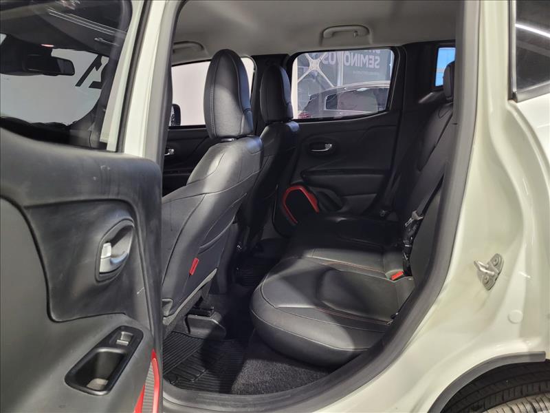 Jeep-RENEGADE-2.0 16V Turbo Trailhawk 4X4