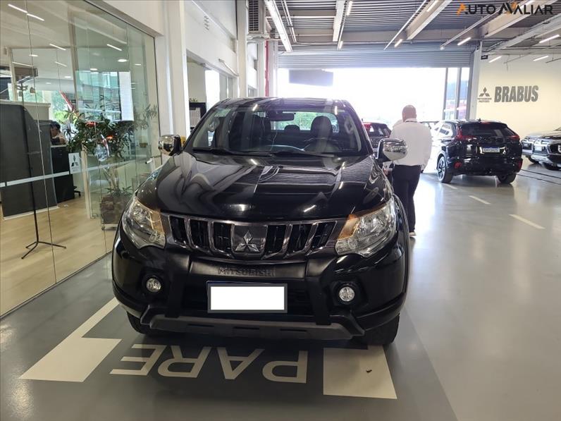 Mitsubishi-L200 TRITON-2.4 16V Turbo Outdoor HPE CD 4X4