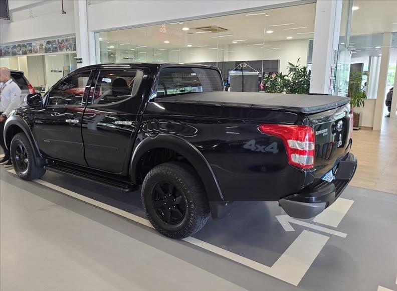Mitsubishi-L200 TRITON-2.4 16V Turbo Outdoor HPE CD 4X4