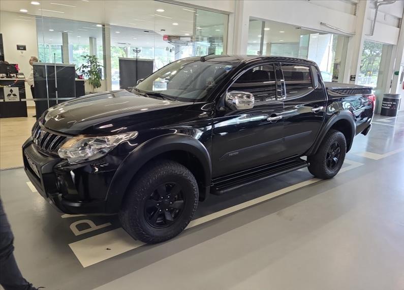 Mitsubishi-L200 TRITON-2.4 16V Turbo Outdoor HPE CD 4X4