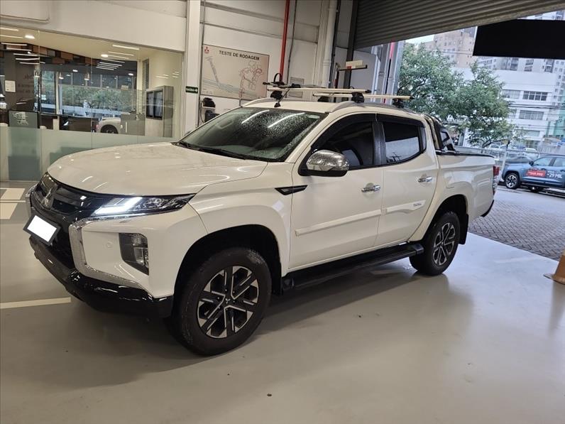 Mitsubishi-L200 TRITON-2.4 16V Turbo Sport Hpe-s CD 4X4