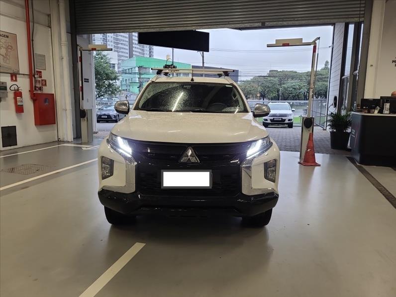 Mitsubishi-L200 TRITON-2.4 16V Turbo Sport Hpe-s CD 4X4