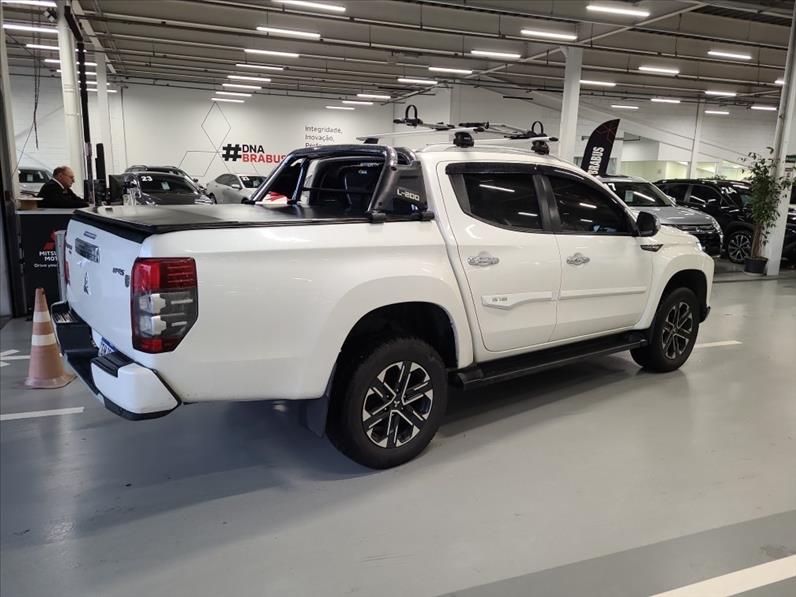 Mitsubishi-L200 TRITON-2.4 16V Turbo Sport Hpe-s CD 4X4