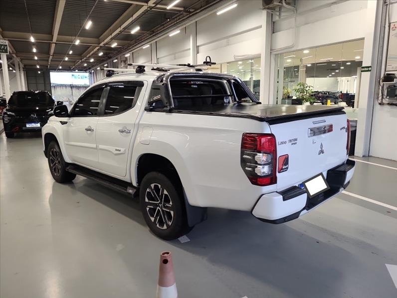 Mitsubishi-L200 TRITON-2.4 16V Turbo Sport Hpe-s CD 4X4