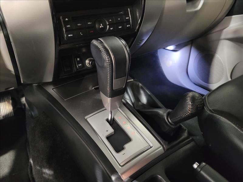 Mitsubishi-PAJERO-3.5 HPE 4X4 7 Lugares V6 24V