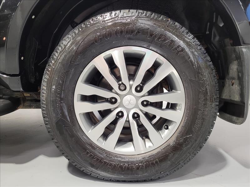 Mitsubishi-PAJERO-3.5 HPE 4X4 7 Lugares V6 24V