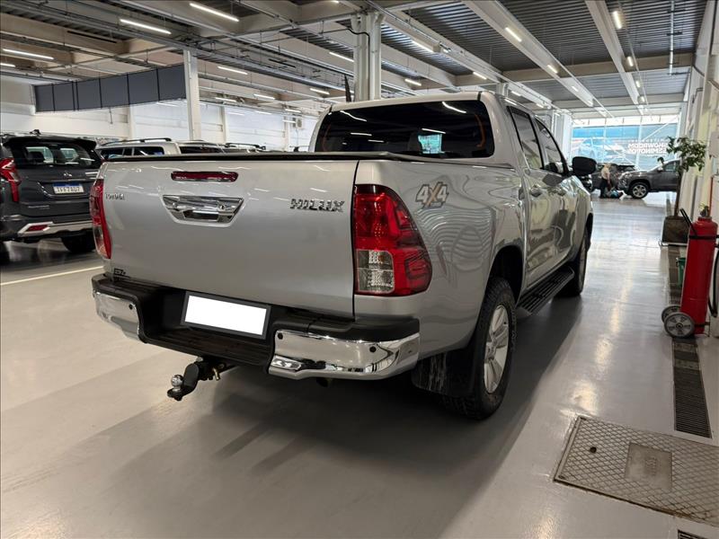Toyota-HILUX-2.8 SR 4X4 CD 16V
