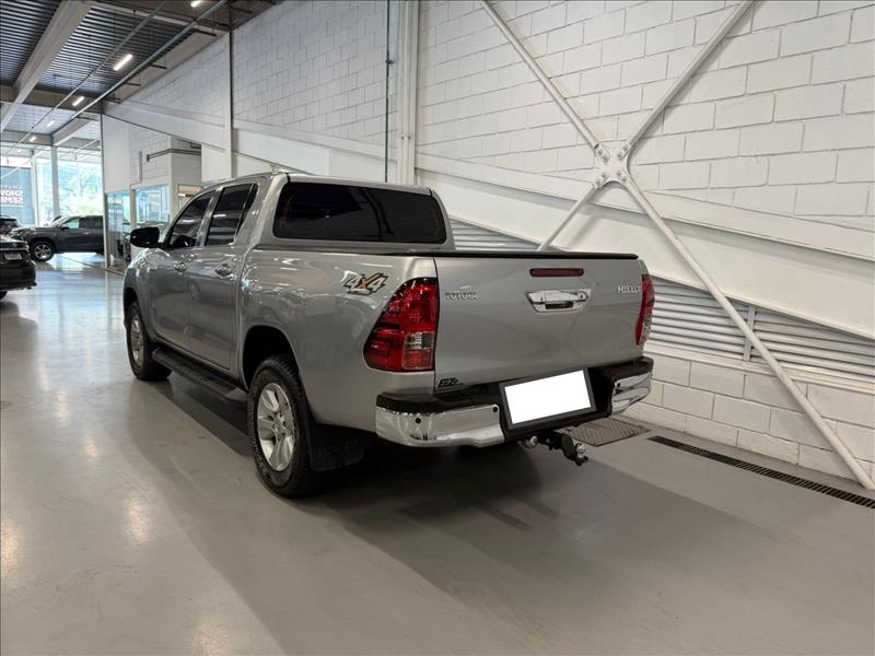 Toyota-HILUX-2.8 SR 4X4 CD 16V