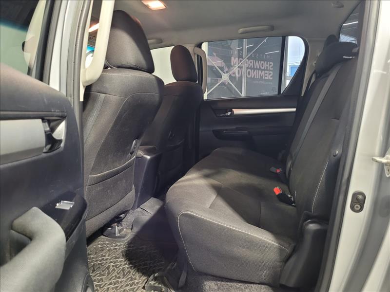 Toyota-HILUX-2.8 SR 4X4 CD 16V