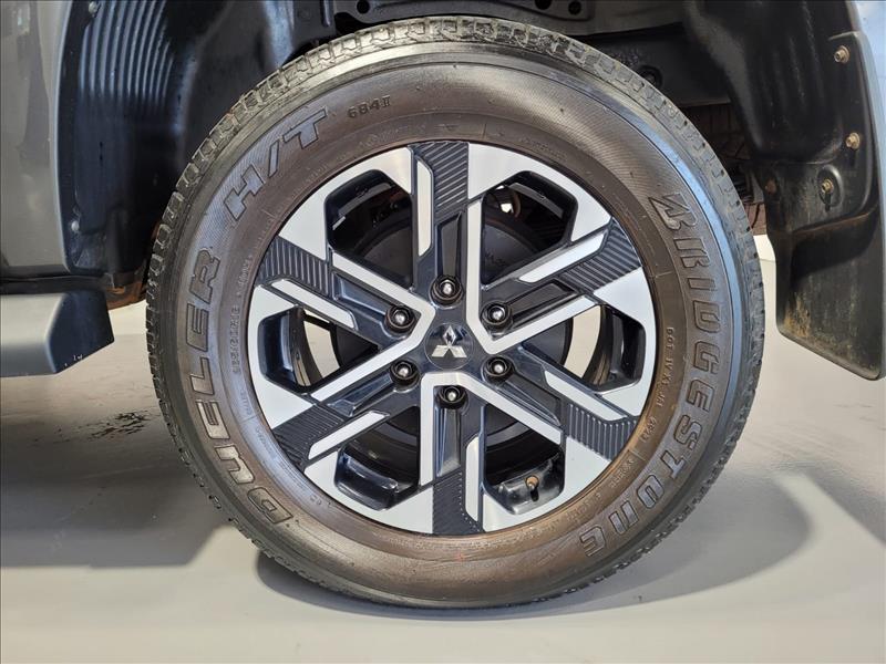 Mitsubishi-L200 TRITON-2.4 16V Turbo Sport Hpe-s CD 4X4