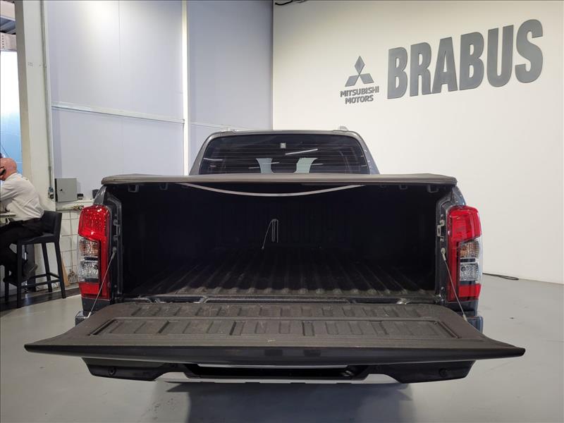 Mitsubishi-L200 TRITON-2.4 16V Turbo Sport Hpe-s CD 4X4