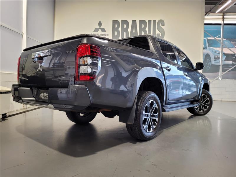 Mitsubishi-L200 TRITON-2.4 16V Turbo Sport Hpe-s CD 4X4