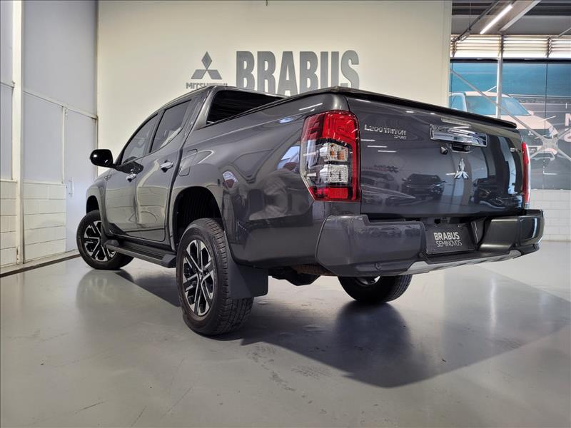 Mitsubishi-L200 TRITON-2.4 16V Turbo Sport Hpe-s CD 4X4