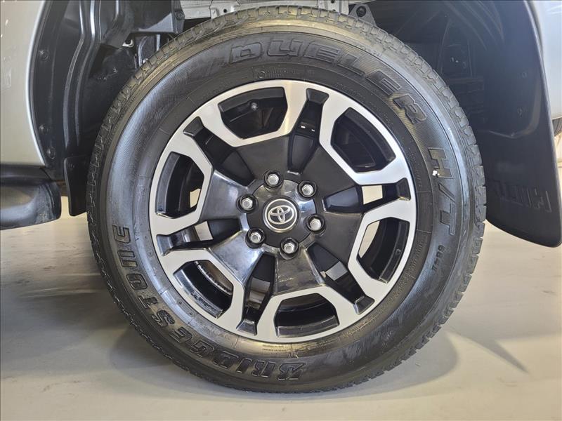 Toyota-HILUX-2.8 D-4d Turbo CD SRX 4X4